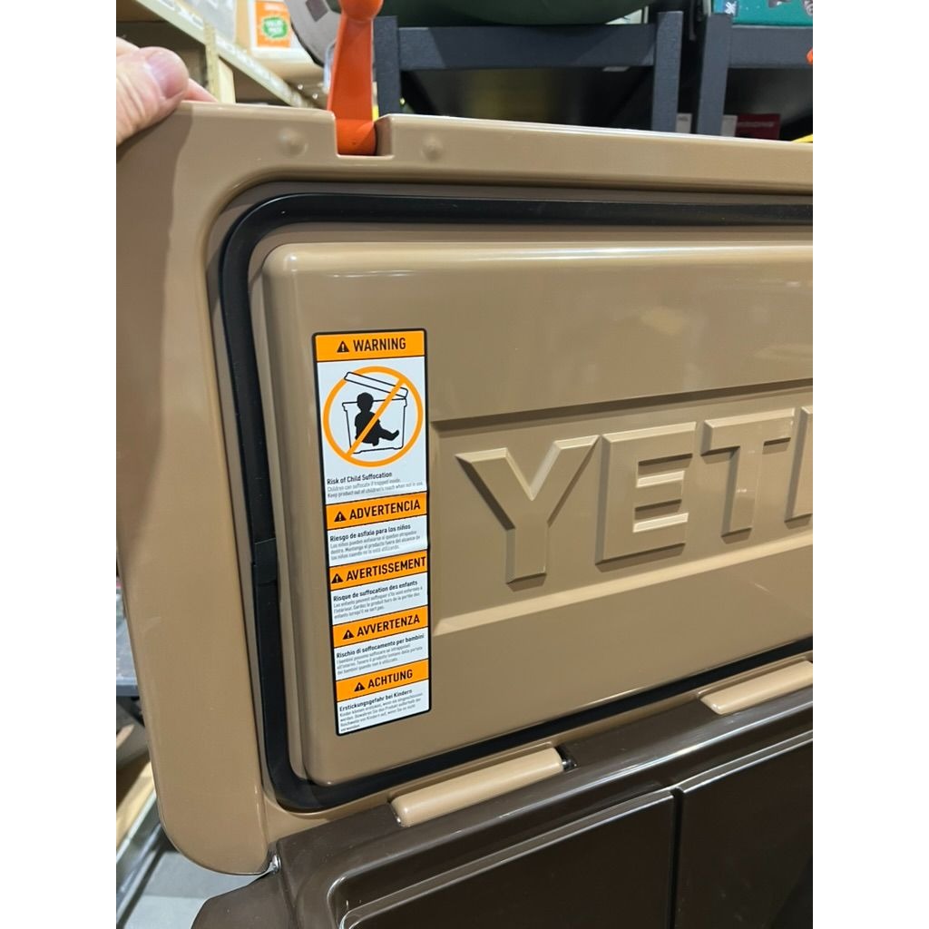 YETI Tundra Wetlands Haul Wheeled Cooler New Display Model Frogskin~~