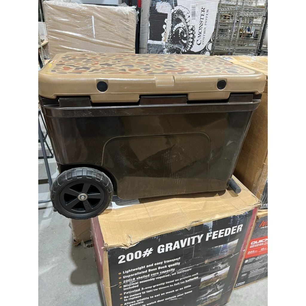 YETI Tundra Wetlands Haul Wheeled Cooler New Display Model Frogskin~~