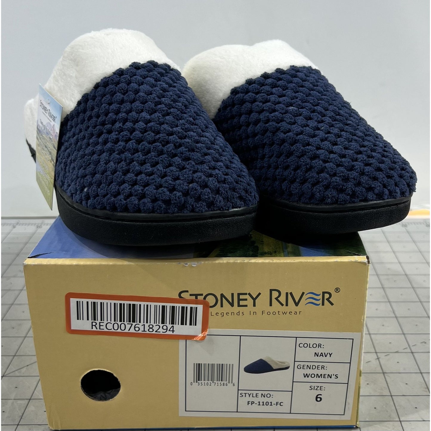 Stoney River Women's Slippers Navy Size 6 Cozy Indoor/Outdoor Fleece Lining