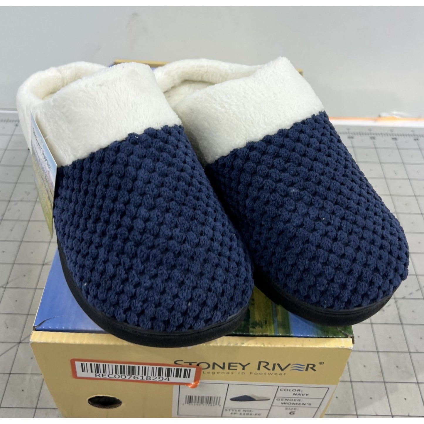 Stoney River Women's Slippers Navy Size 6 Cozy Indoor/Outdoor Fleece Lining