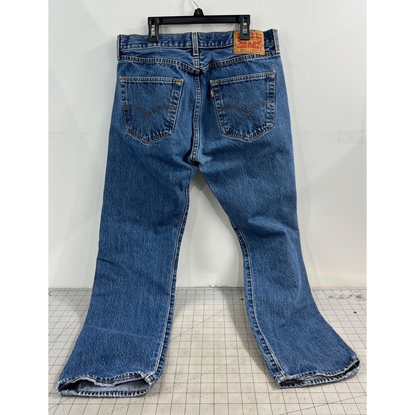 Levi’s 501 Blue Denim Jeans 32x30 Straight Fit Button Fly Naturally Worn