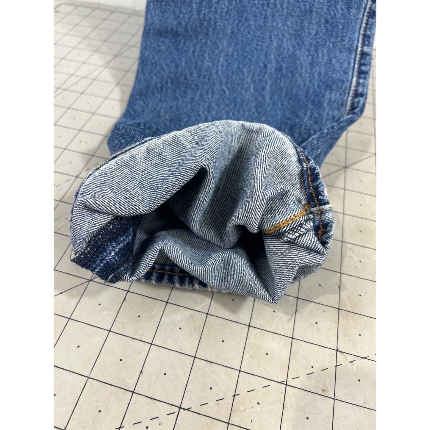 Levi’s 501 Blue Denim Jeans 32x30 Straight Fit Button Fly Naturally Worn