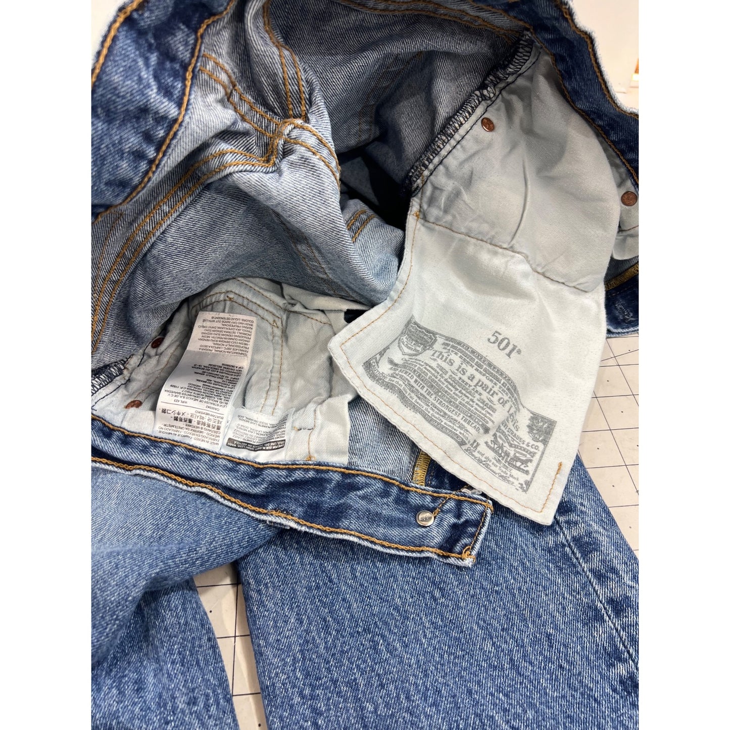 Levi’s 501 Blue Denim Jeans 32x30 Straight Fit Button Fly Naturally Worn