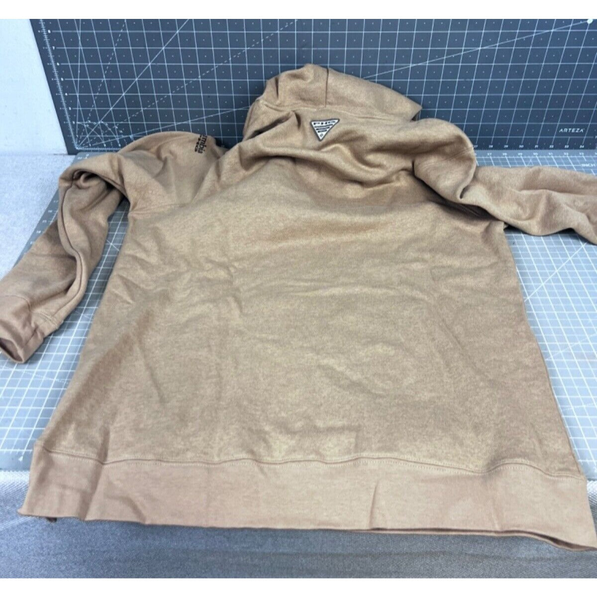 Columbia Men's PHG Game Flag II Hoodie, Sahara/Cordovan Big Game Flag Sz. M