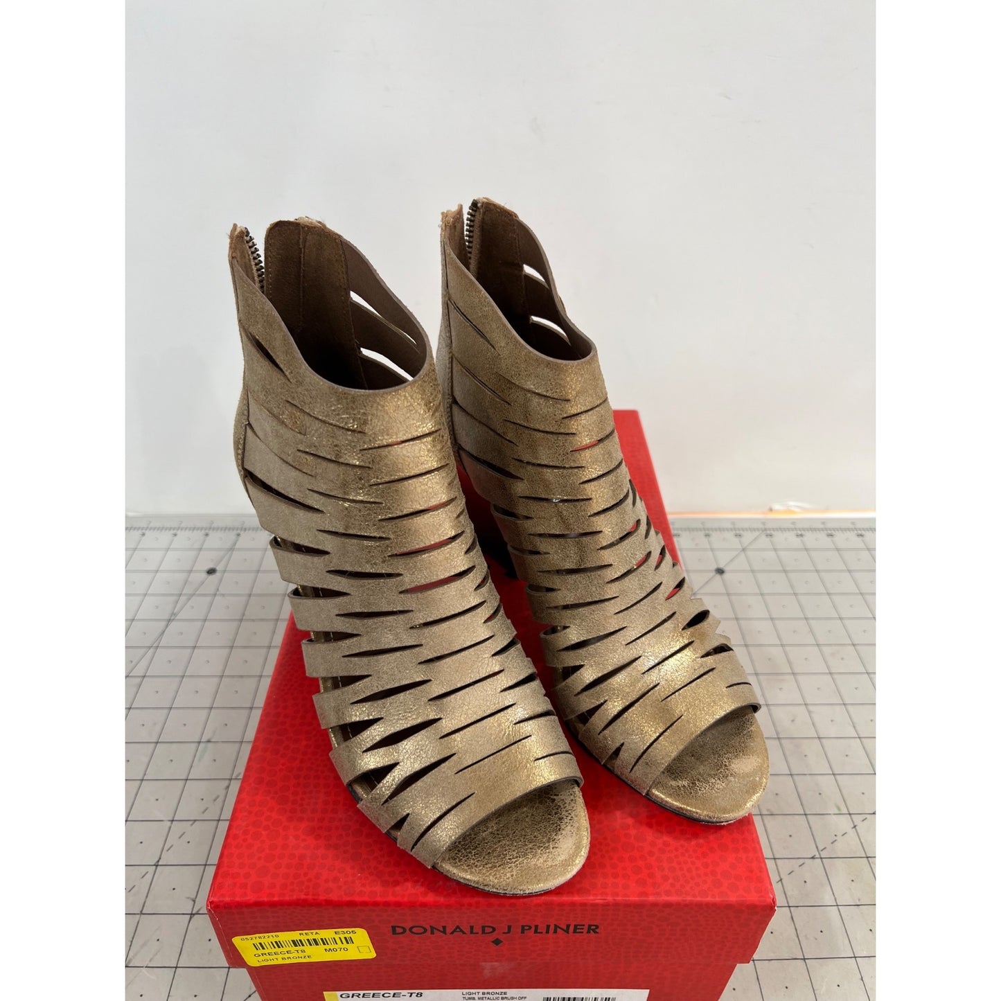 Donald J Pliner Greece-T8 Light Bronze Cutout Peep-Toe Sandals Women's Sz 7