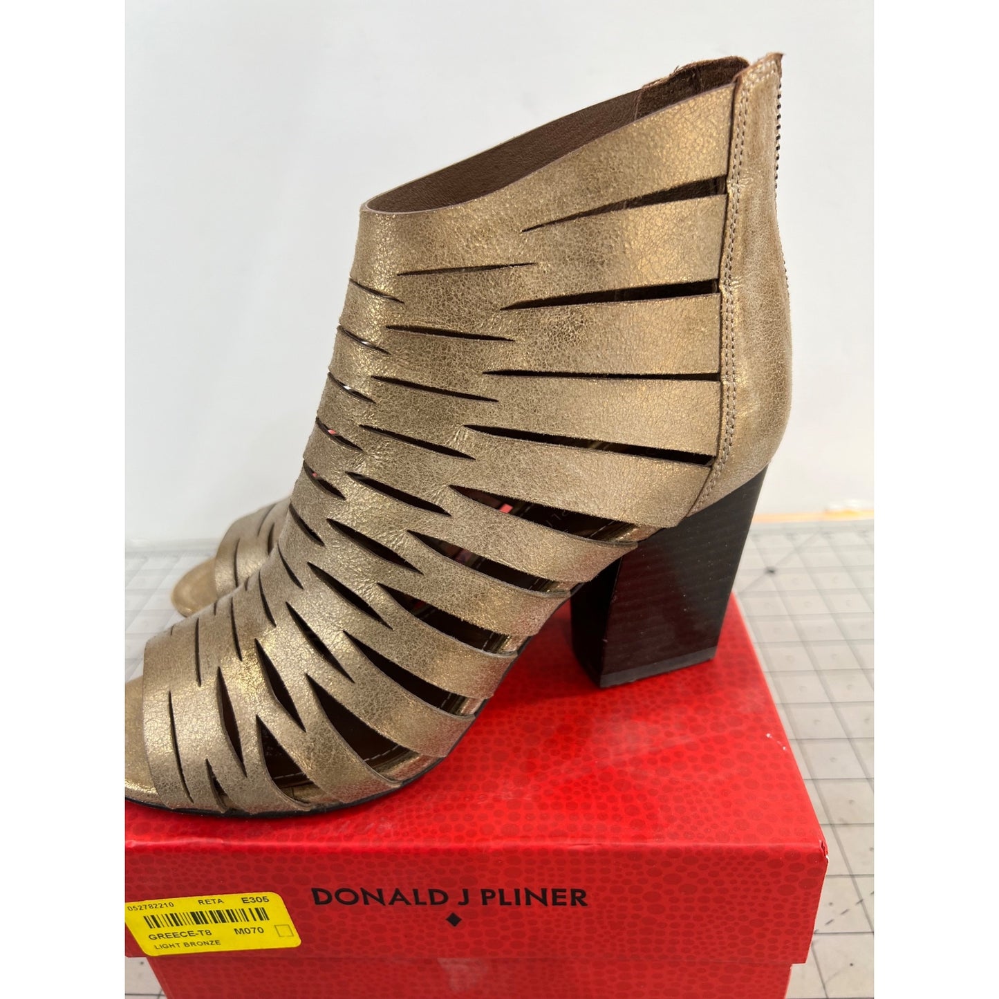 Donald J Pliner Greece-T8 Light Bronze Cutout Peep-Toe Sandals Women's Sz 7