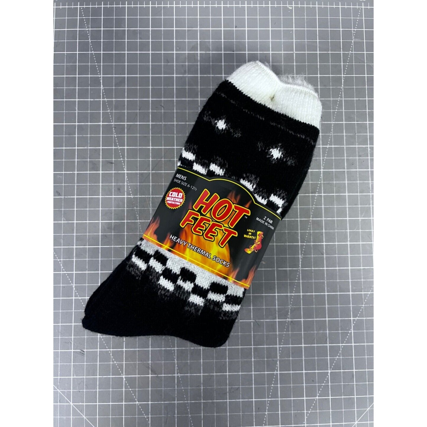 New in Package Men's Hot Feet Heavy Thermal Socks 2 Pair Size 6-12.5 NWT