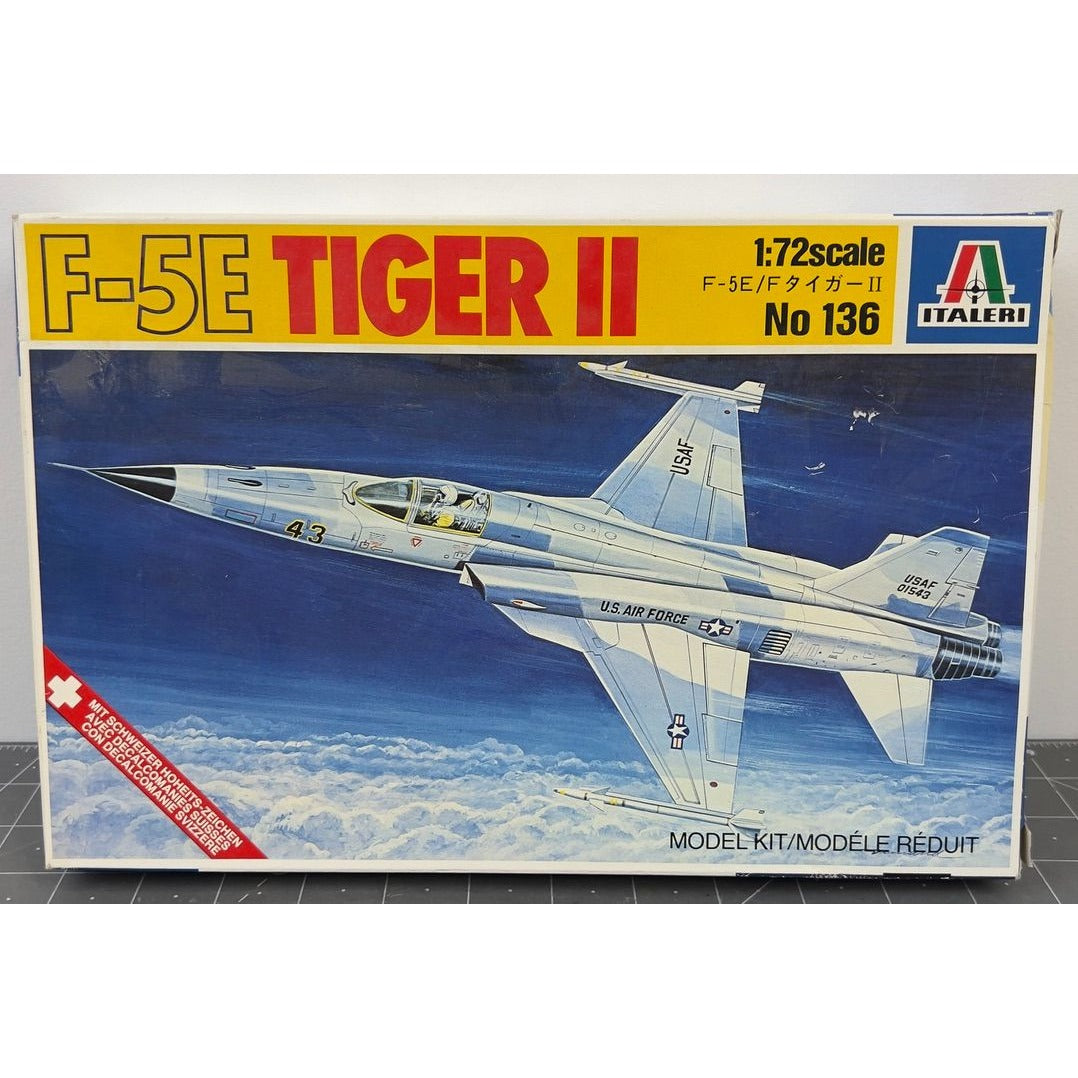 Italeri F-5E Tiger II Model Airplane Kit 1:72 Scale No. 136 New