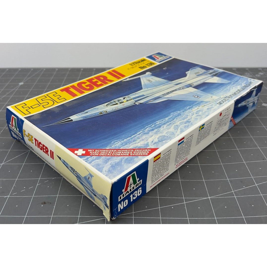 Italeri F-5E Tiger II Model Airplane Kit 1:72 Scale No. 136 New