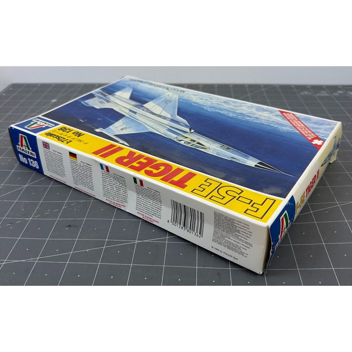 Italeri F-5E Tiger II Model Airplane Kit 1:72 Scale No. 136 New