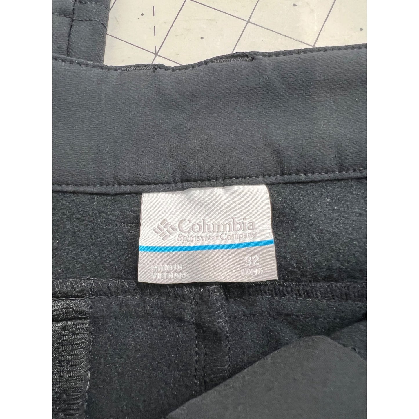 Columbia Mens Omni-Tech Waterproof Black Snow Pants Sz. 32 Long Zippered Pockets