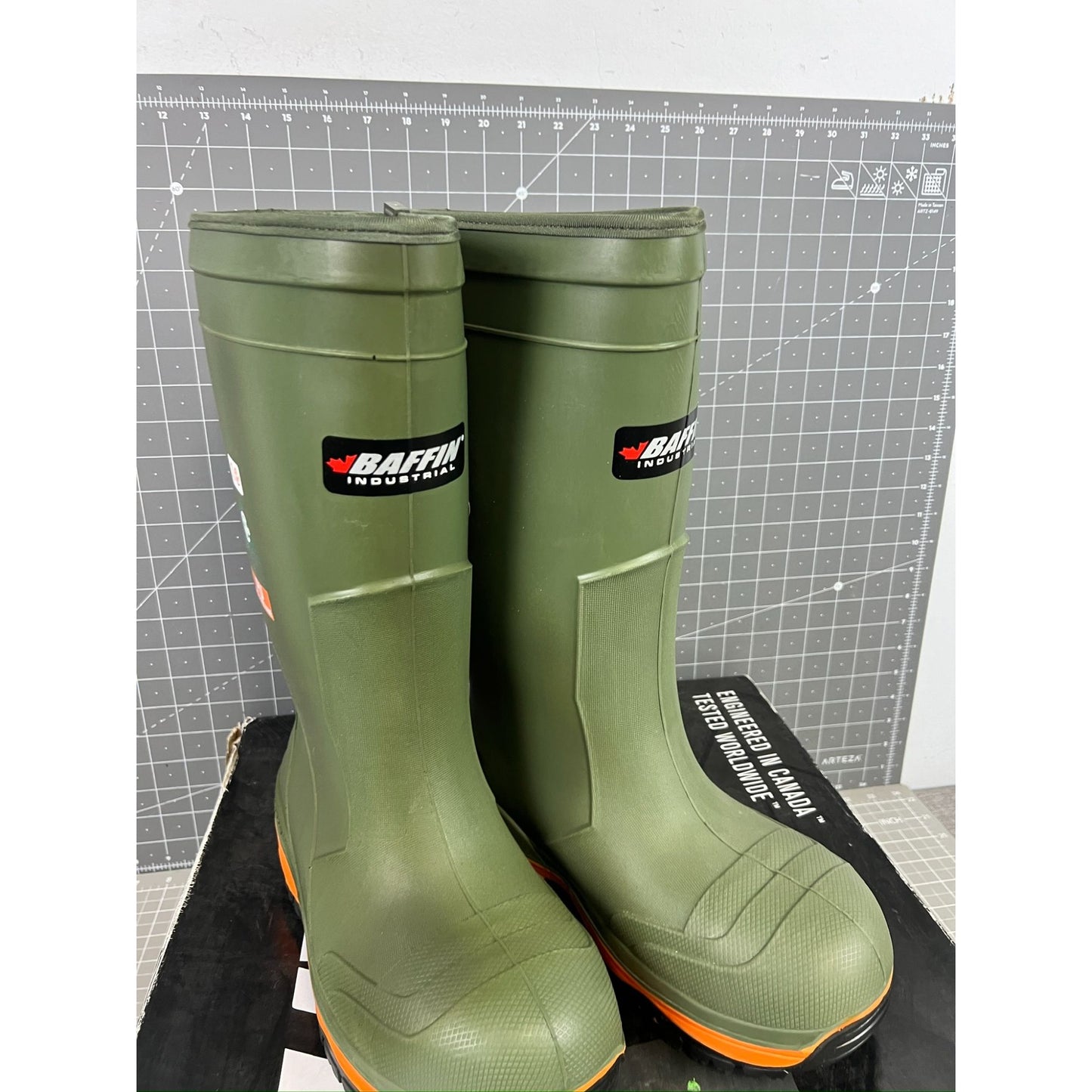 Baffin Icebear Snow Boots Men's Size 7 NEW ~~