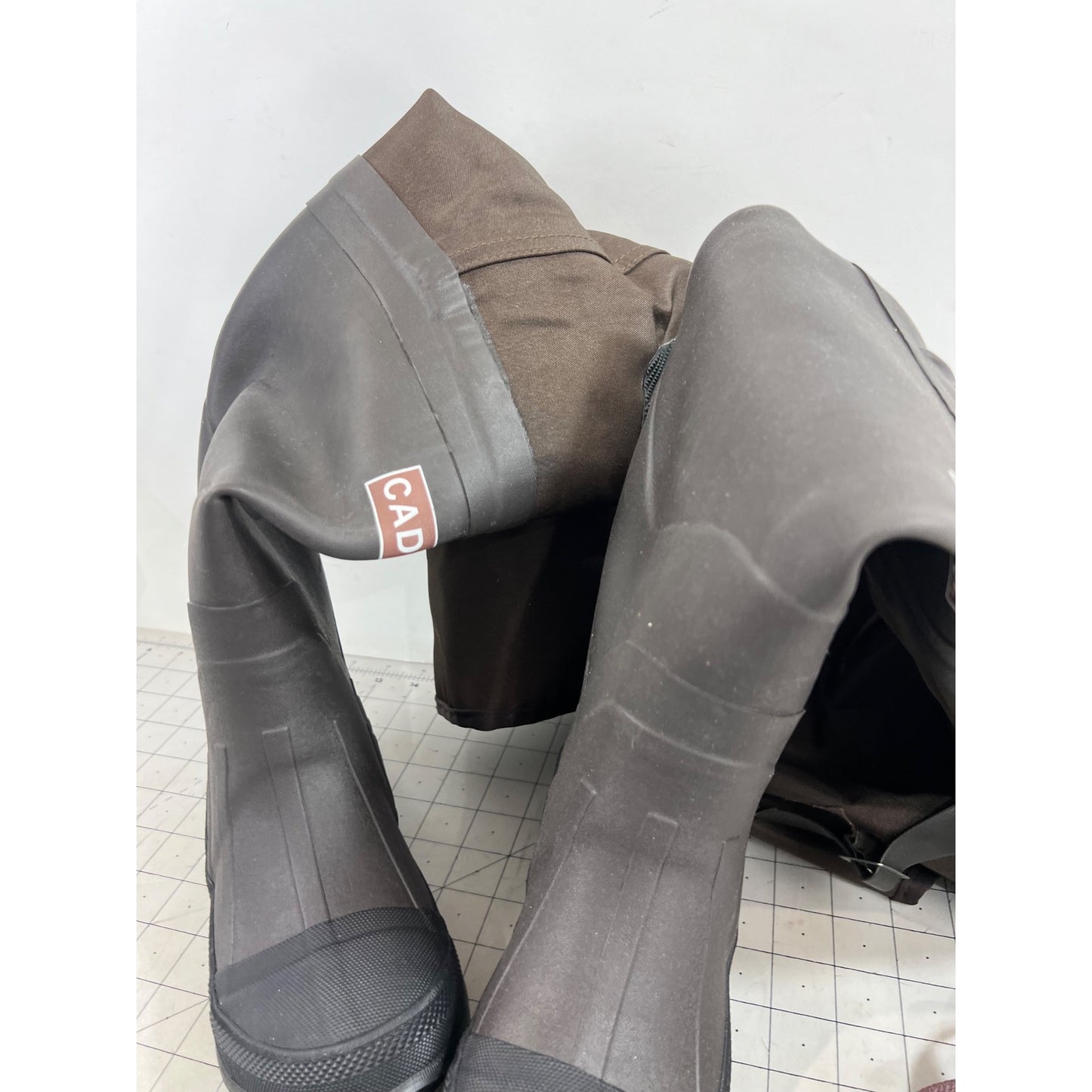 Caddis Men's Rubber Knee Harness Hip Waders - Brown Sz. 4 CA2901WF