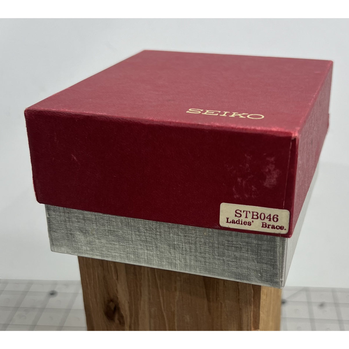 Seiko Red & Silver Watch Box STB046 Ladies Bracelet Case 4x4 Inches Box Only
