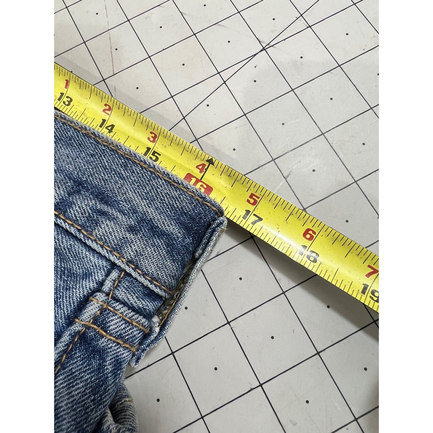 Men’s Levi’s 501 Denim Jeans Mid Blue Wash Straight Leg 32x34 Light Wear