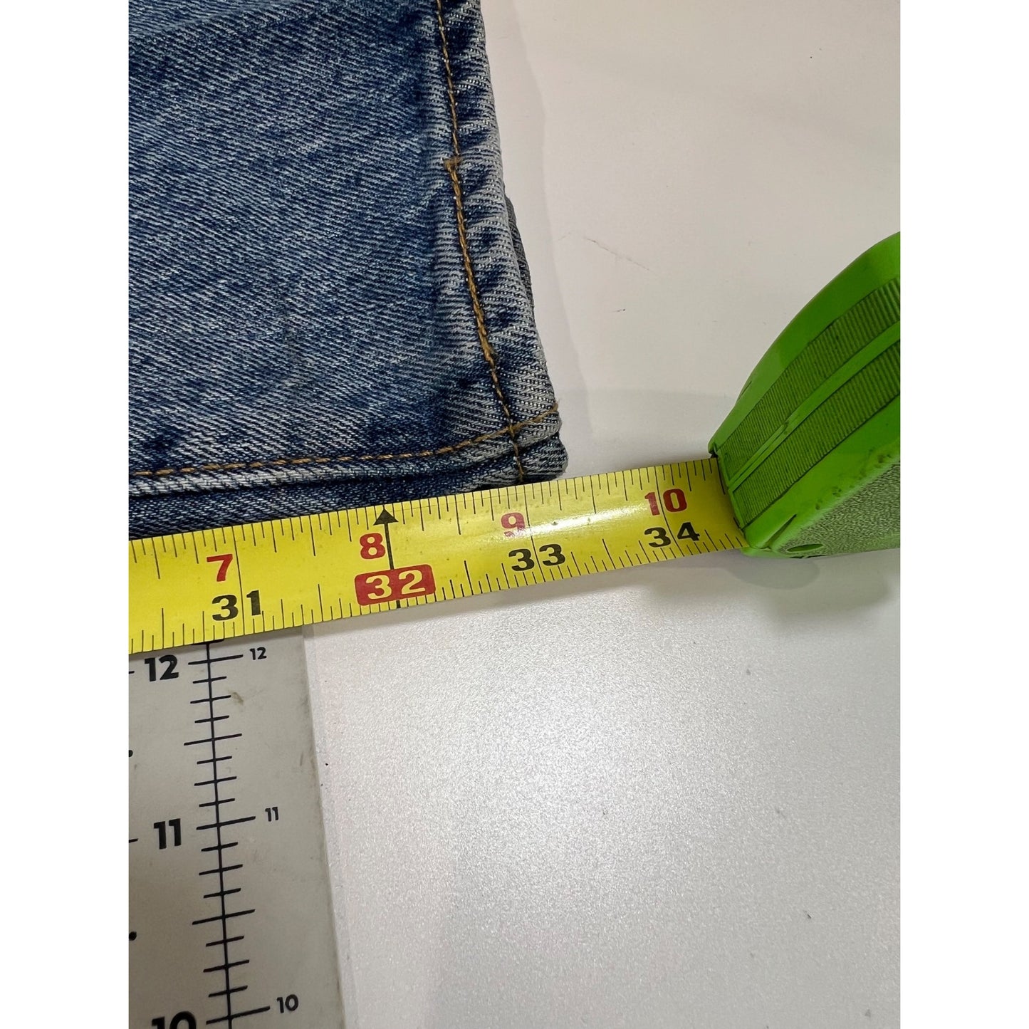 Men’s Levi’s 501 Denim Jeans Mid Blue Wash Straight Leg 32x34 Light Wear