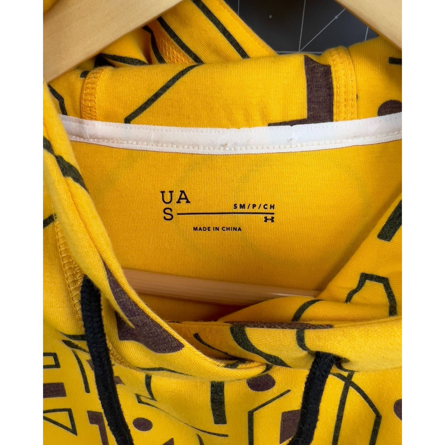 Under Armour Yellow Geometric Circuit?? Pattern Hoodie SZ. Small vg++