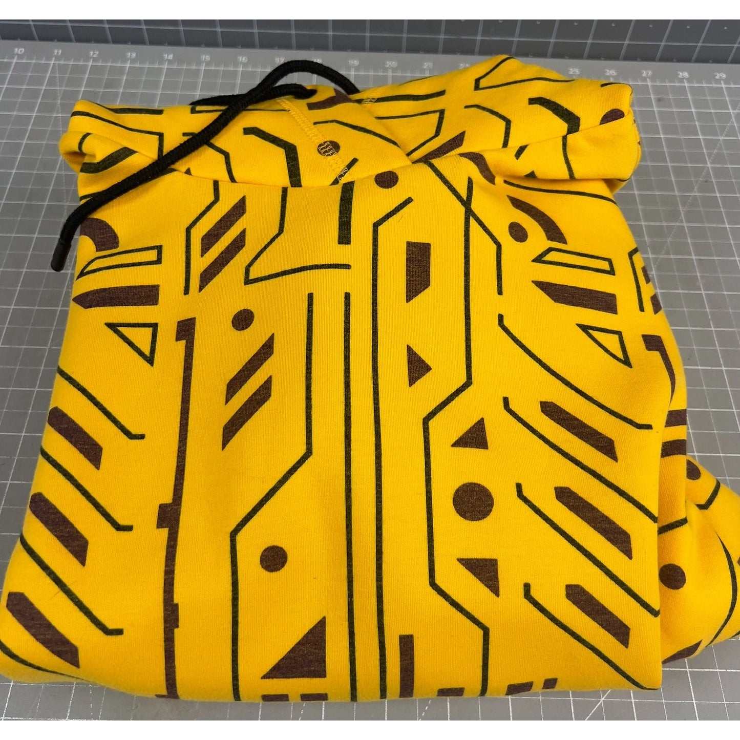 Under Armour Yellow Geometric Circuit?? Pattern Hoodie SZ. Small vg++